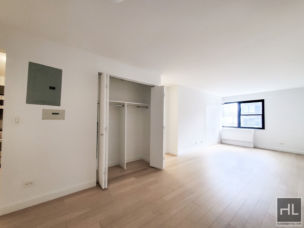 East 39th Street - Photo 5