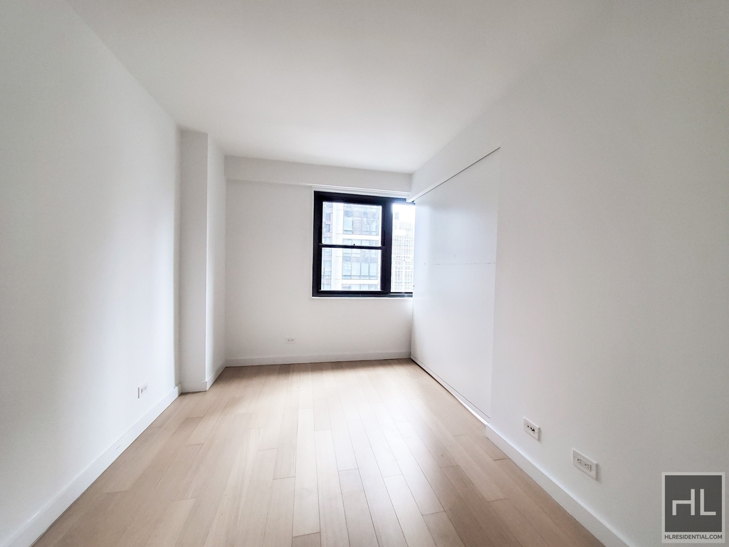 East 39th Street - Photo 2