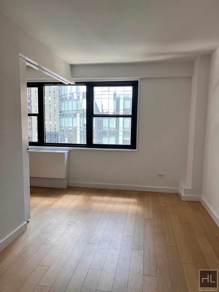 East 39th Street - Photo 0