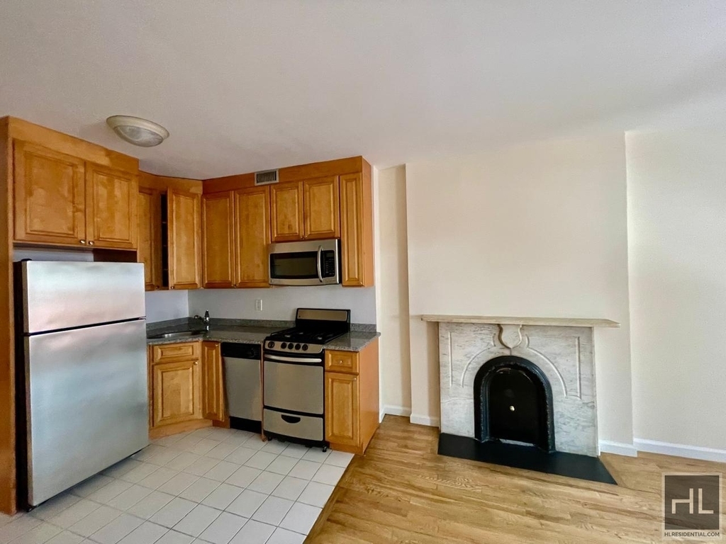 West 55 Street - Photo 3