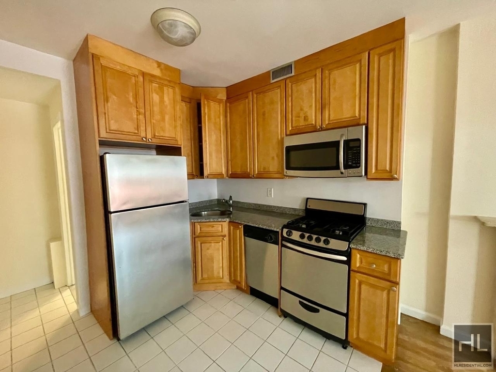 West 55 Street - Photo 4