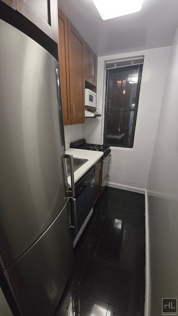 East 81 Street - Photo 3
