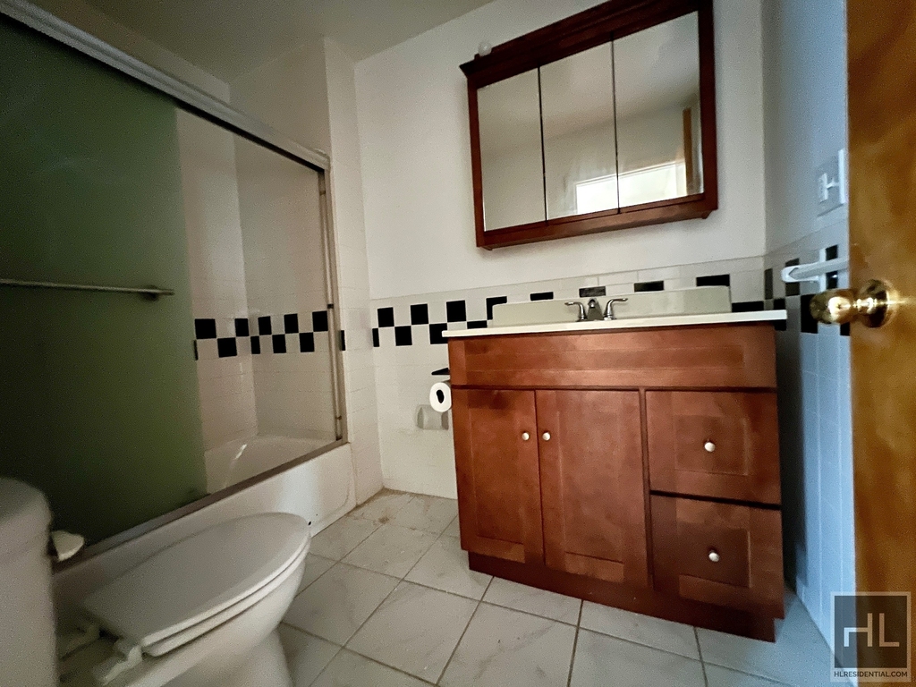 255 17th St - Photo 8
