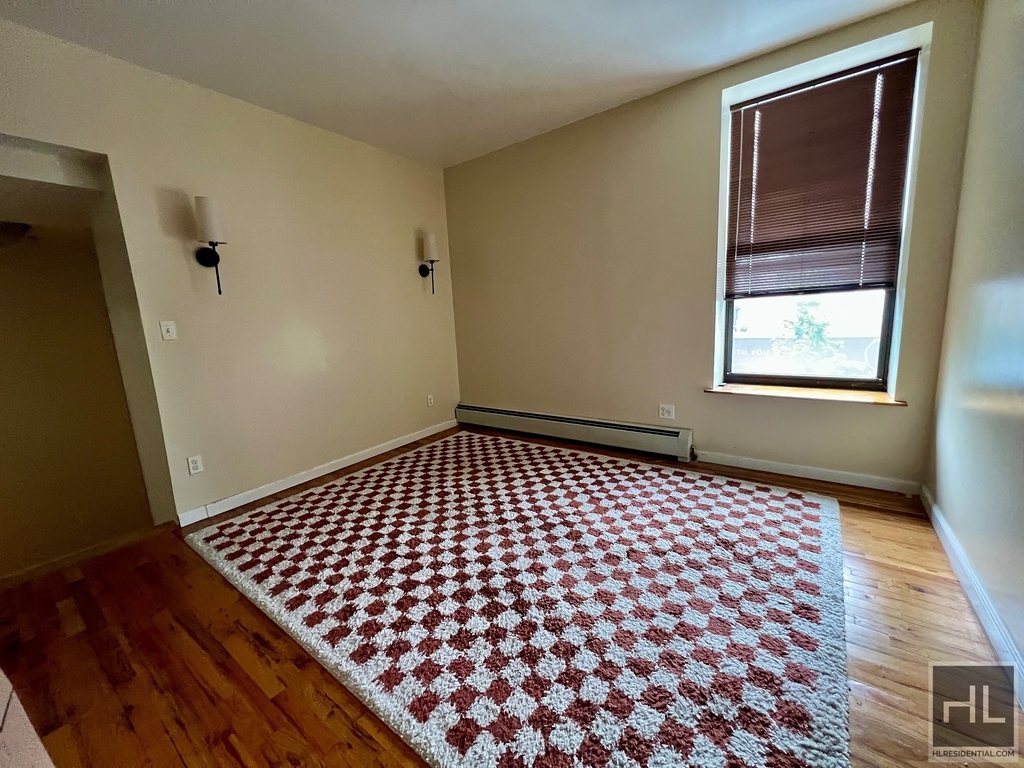 255 17th St - Photo 2