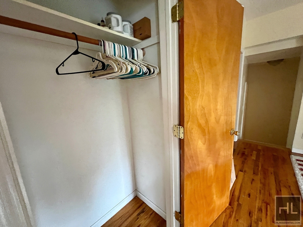 255 17th St - Photo 3