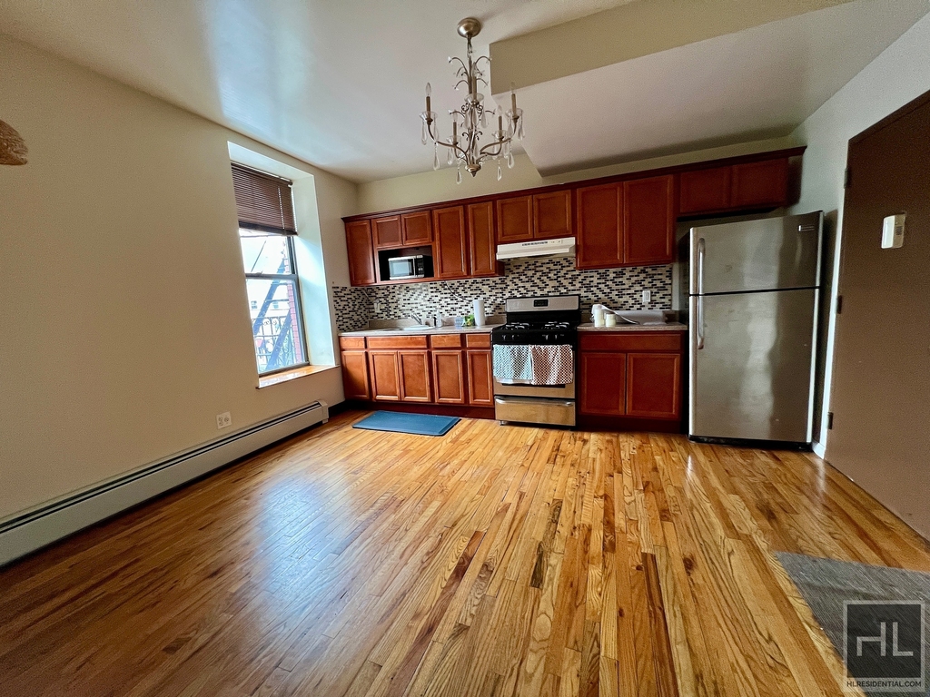 255 17th St - Photo 0