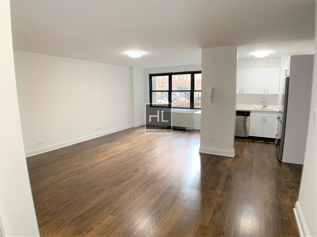 5 Avenue - Photo 1