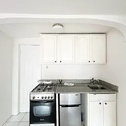 200 Allen st - Photo 2