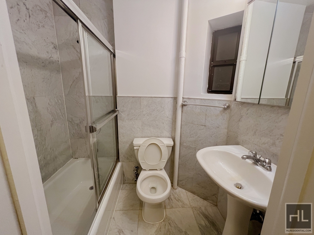 East 85 Street - Photo 3