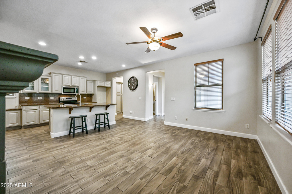 15340 W Dahlia Drive - Photo 9