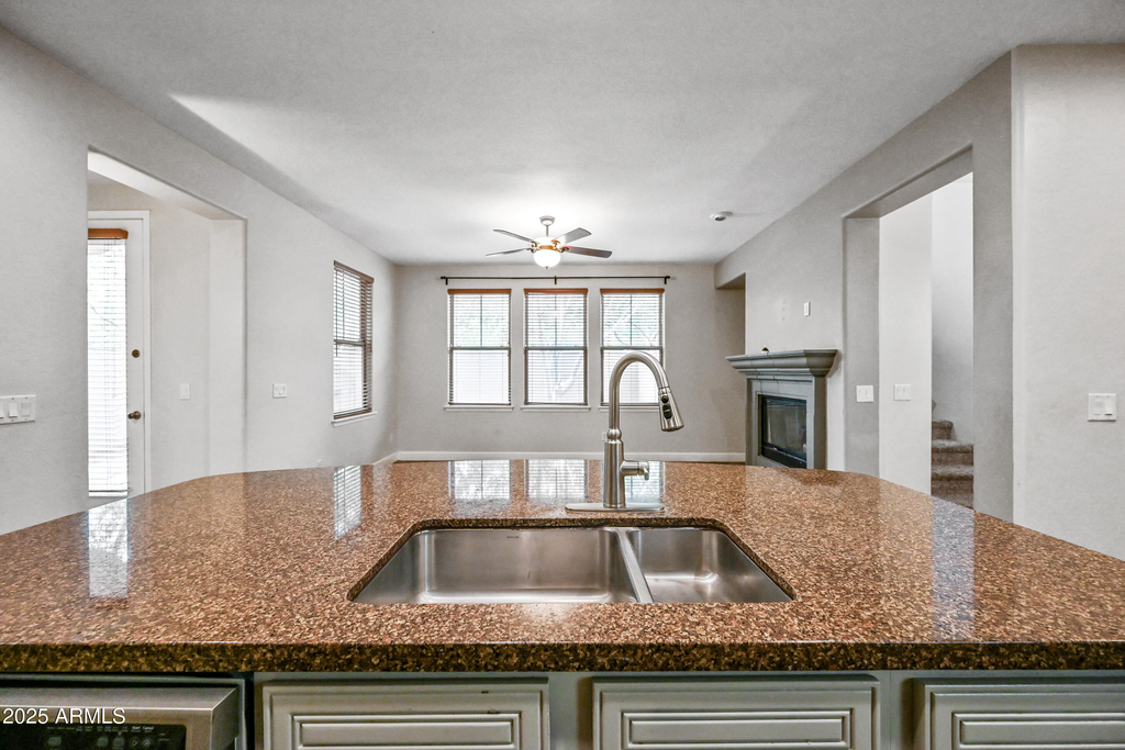 15340 W Dahlia Drive - Photo 14