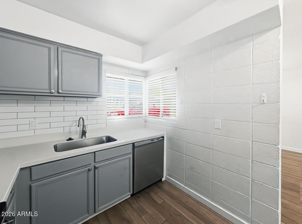 1911 E Amelia Avenue - Photo 2
