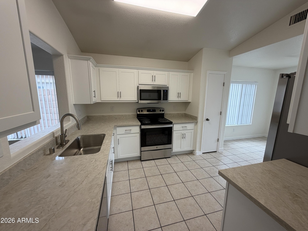 12710 W Ash Street - Photo 1