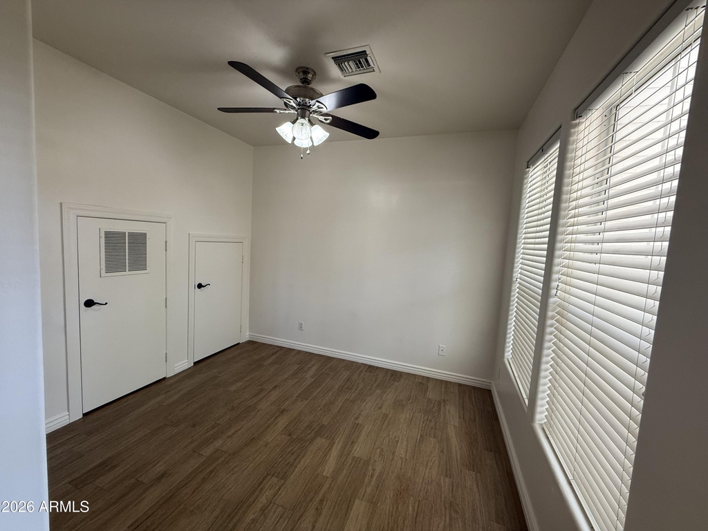 942 S Ash Avenue - Photo 3