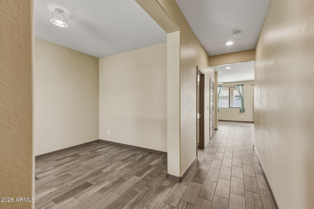 7422 S 28th Place - Photo 5