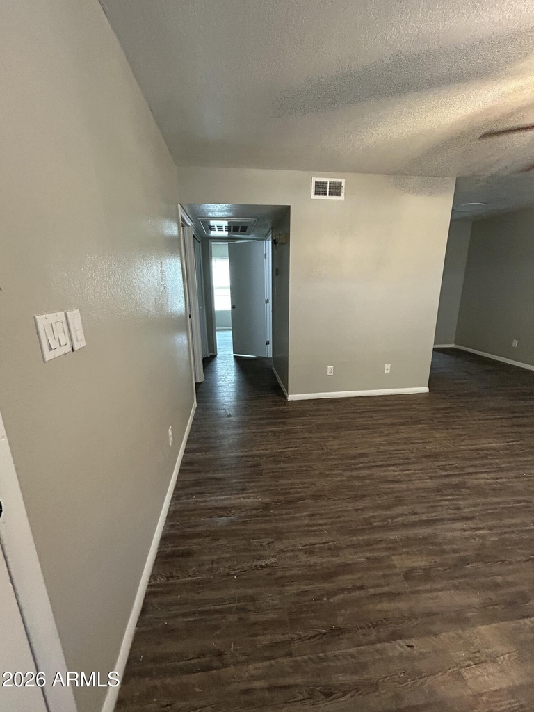 260 W 8th Avenue - Photo 2