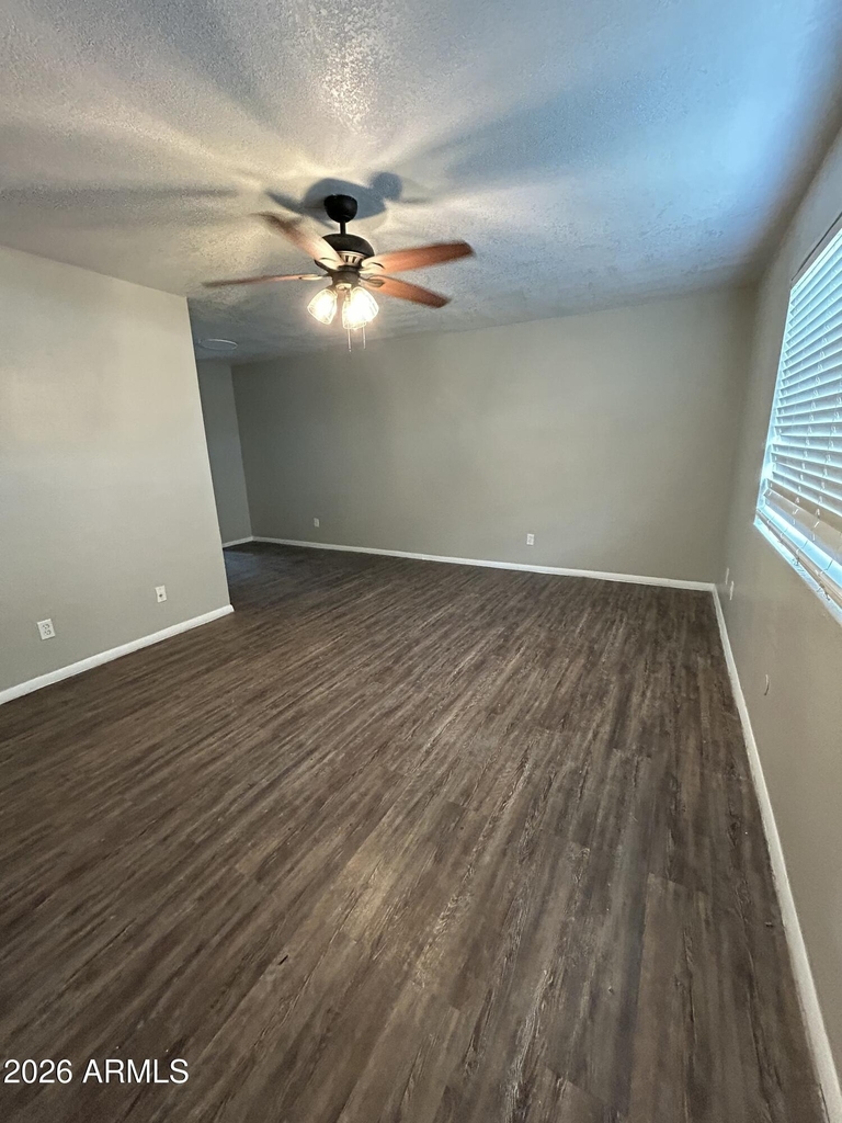 260 W 8th Avenue - Photo 1
