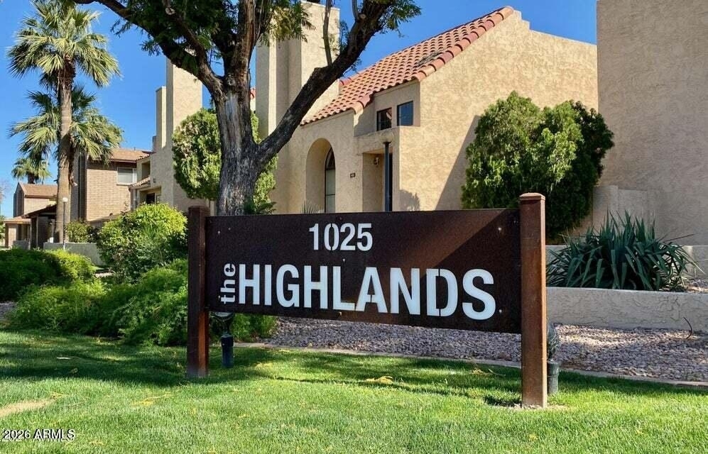 1025 E Highland Avenue - Photo 18