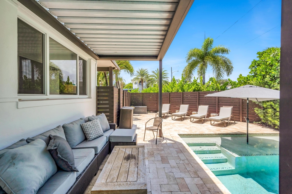 748 Ne 17th Way - Photo 4