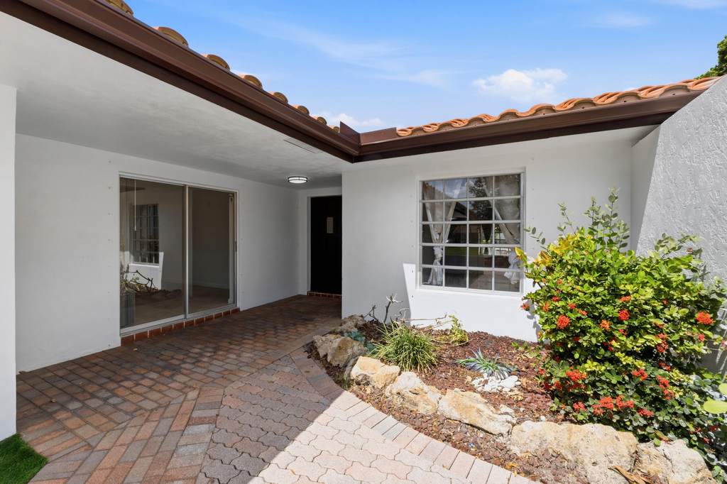 3310 Nw 90th Avenue - Photo 2