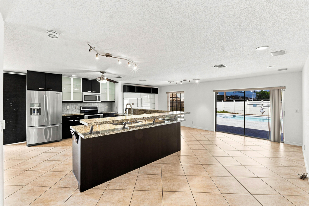 3310 Nw 90th Avenue - Photo 5