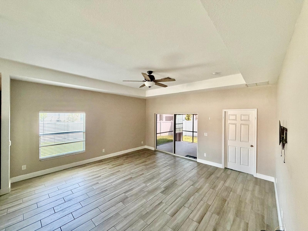 340 Palm Breezes Drive - Photo 14