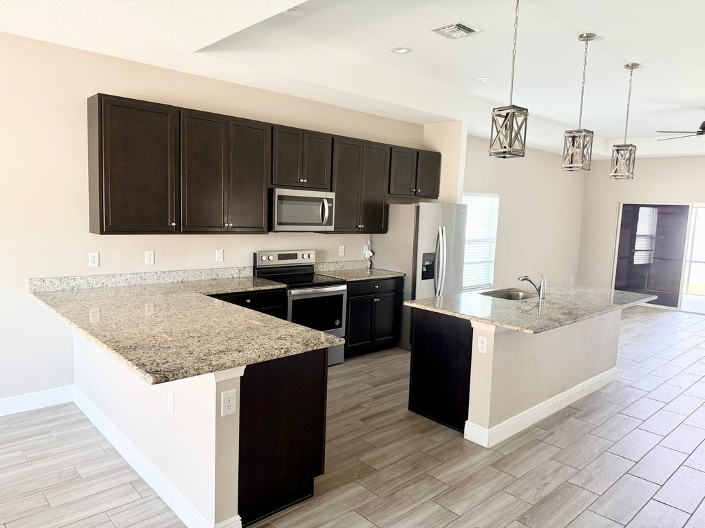 340 Palm Breezes Drive - Photo 8