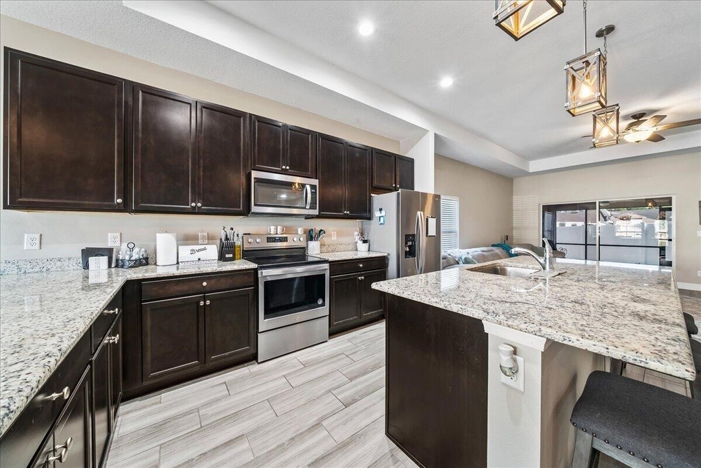 340 Palm Breezes Drive - Photo 3