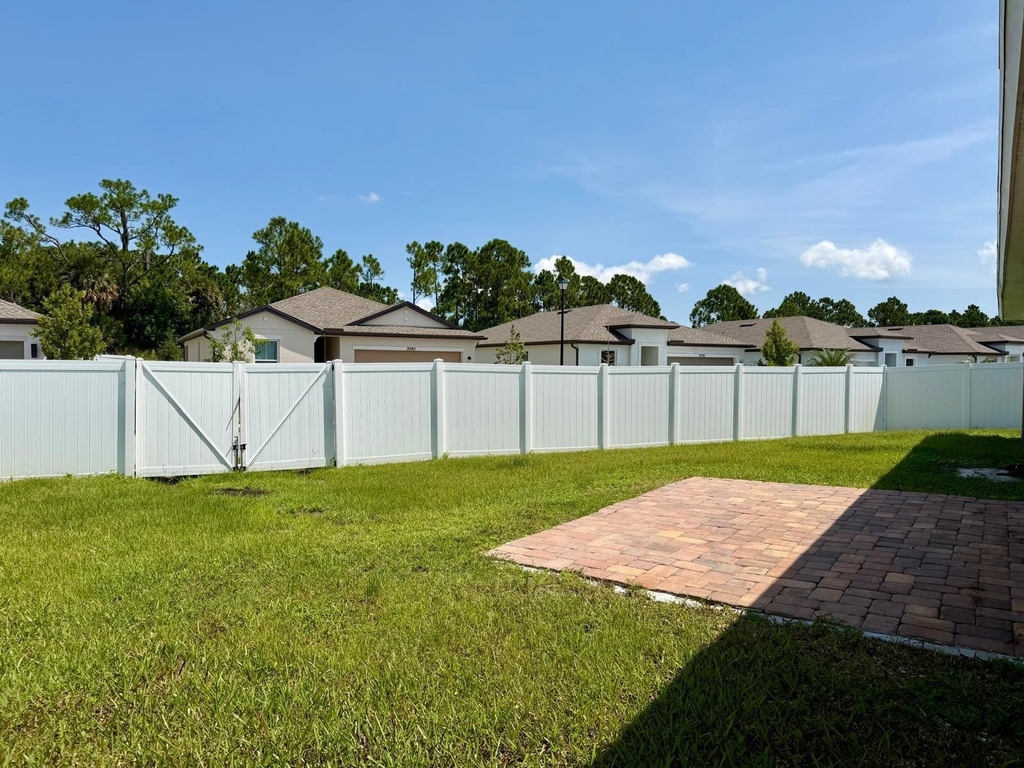340 Palm Breezes Drive - Photo 24