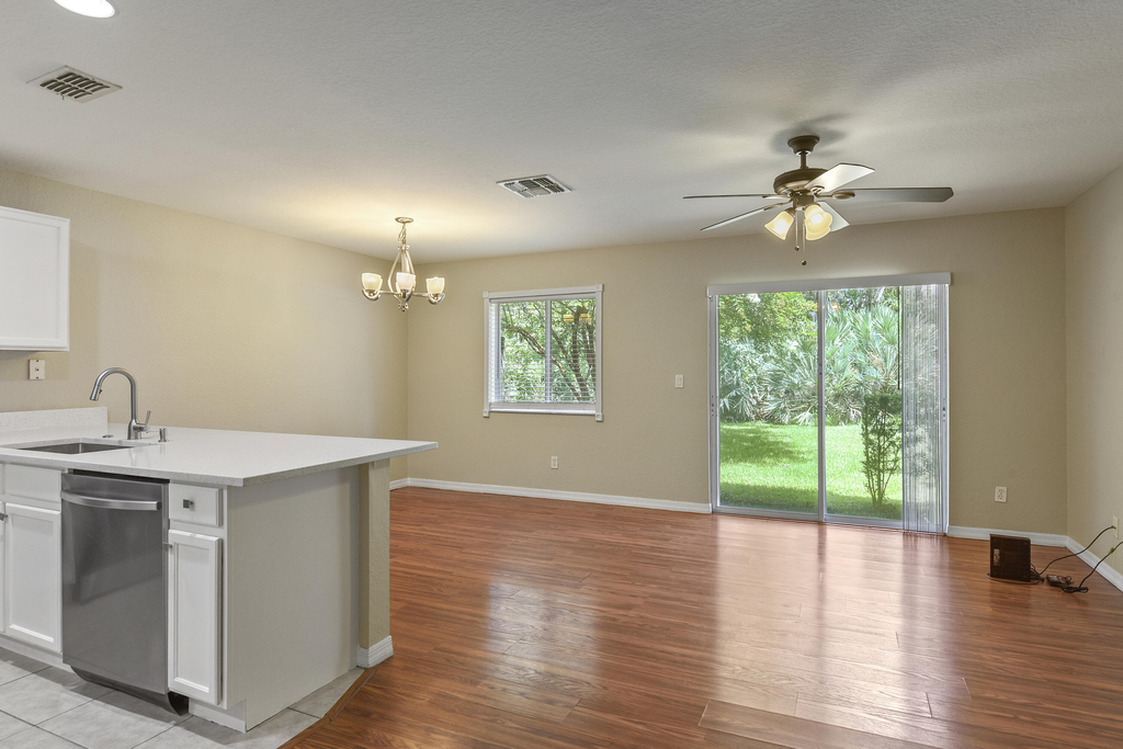 2205 Sw Marshfield Court - Photo 5