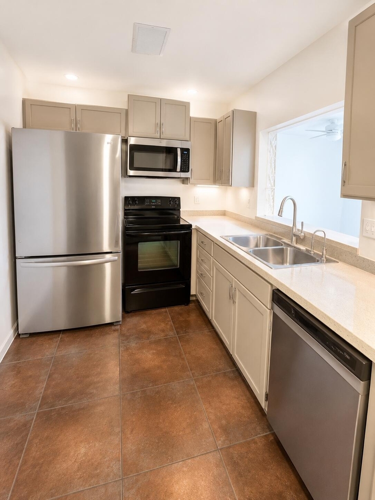 4147 Nw 90th Avenue - Photo 9