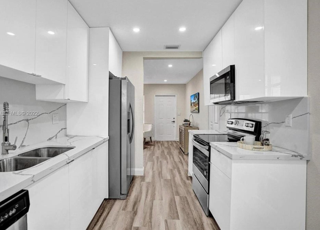 221 Nw 51st Street - Photo 8