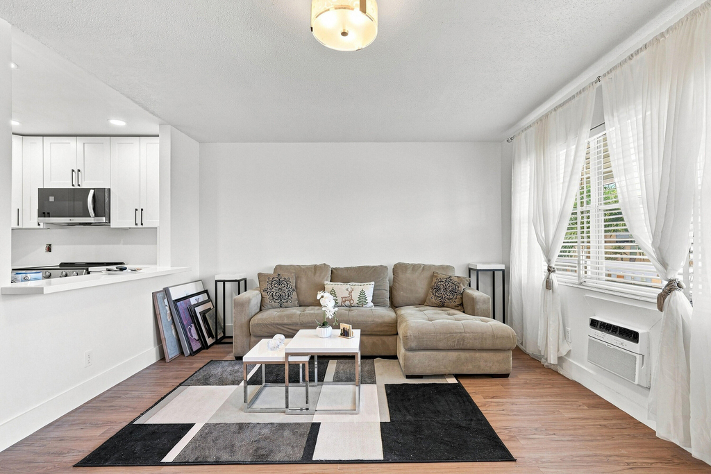 143 Cambridge F - Photo 3