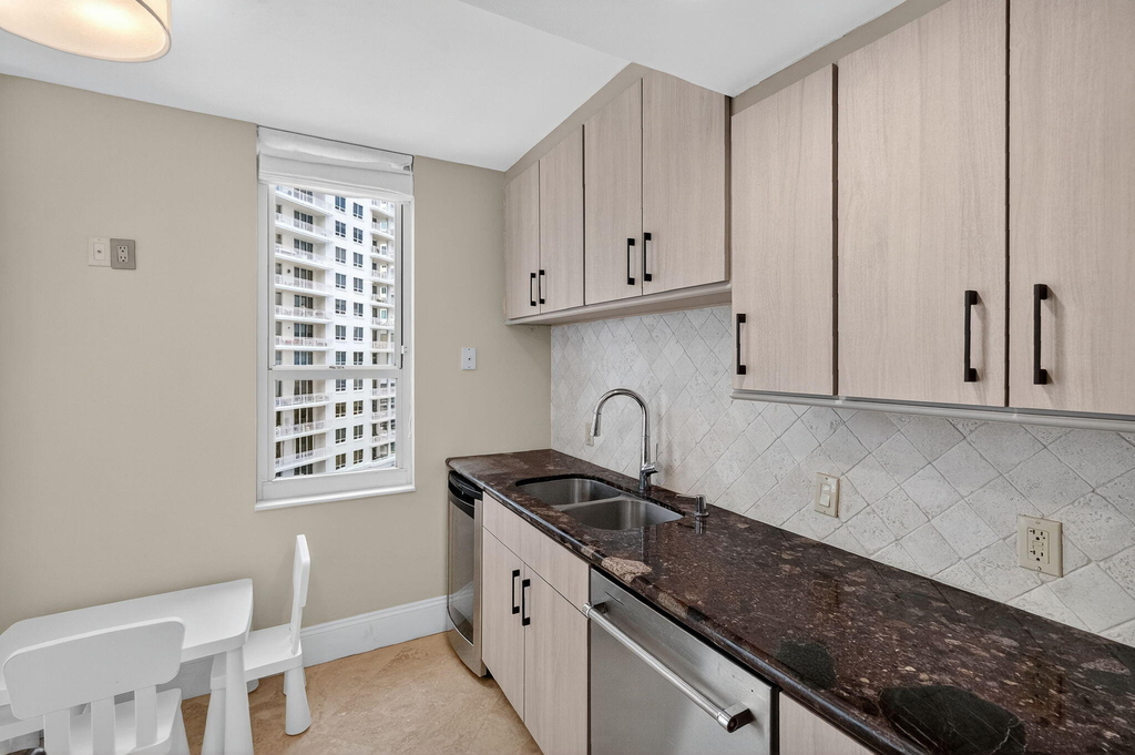 701 Brickell Key Boulevard - Photo 27
