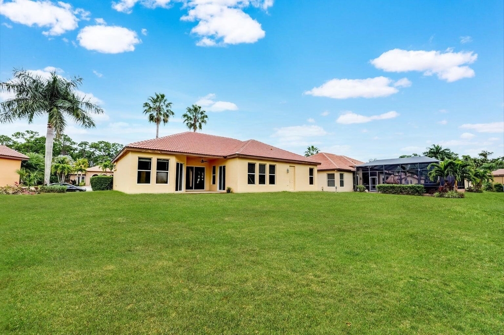 833 Sw Vineland Court - Photo 1