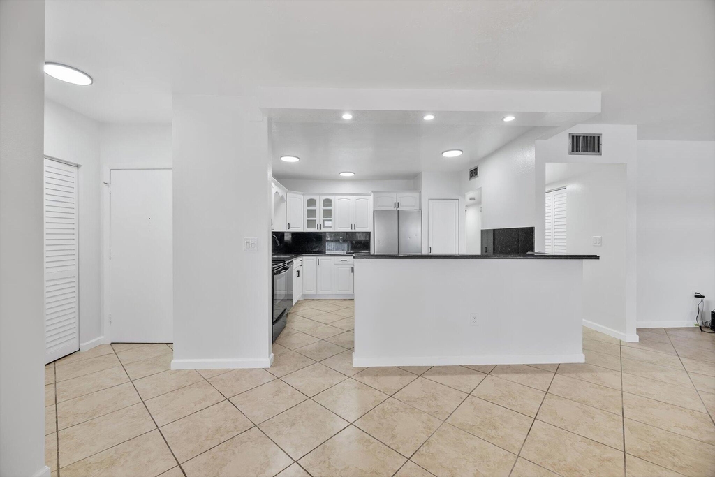 740 Ne 199th Street - Photo 2