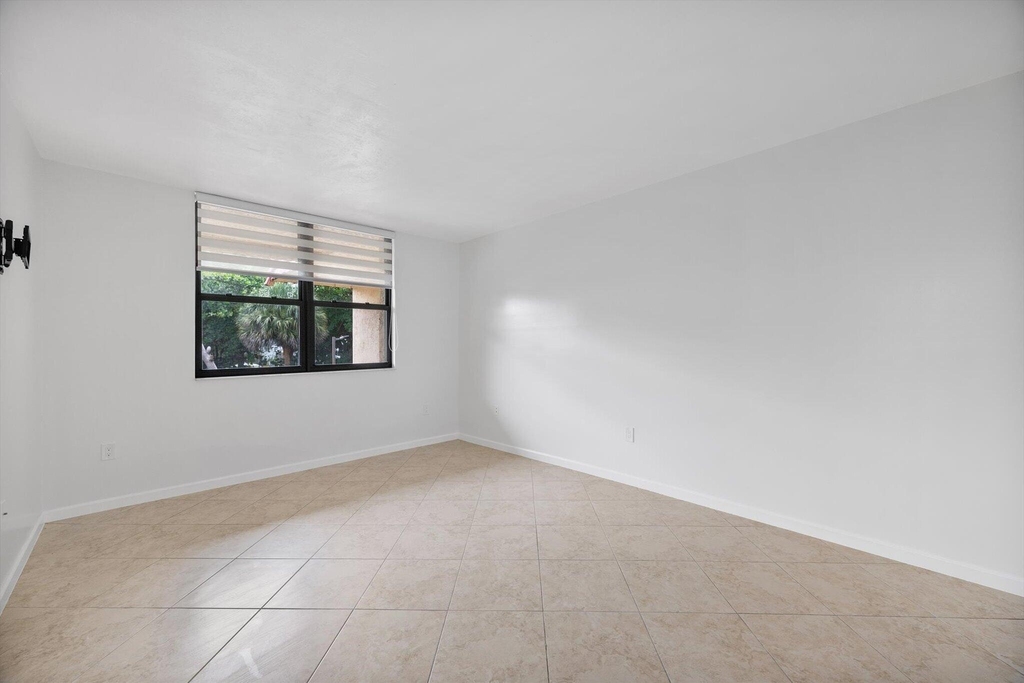 740 Ne 199th Street - Photo 8