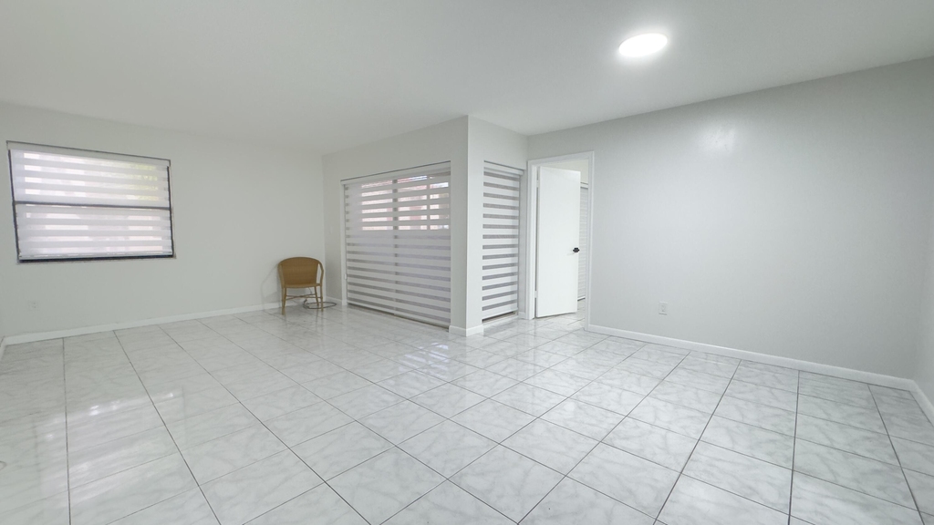 20015 Ne 3rd Court - Photo 5