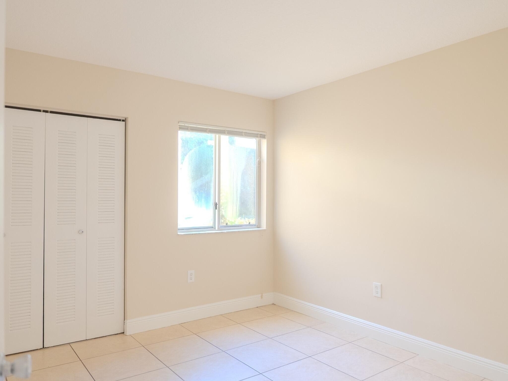 4785 Sw 62nd Avenue - Photo 5
