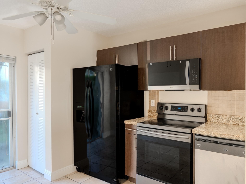 4785 Sw 62nd Avenue - Photo 1