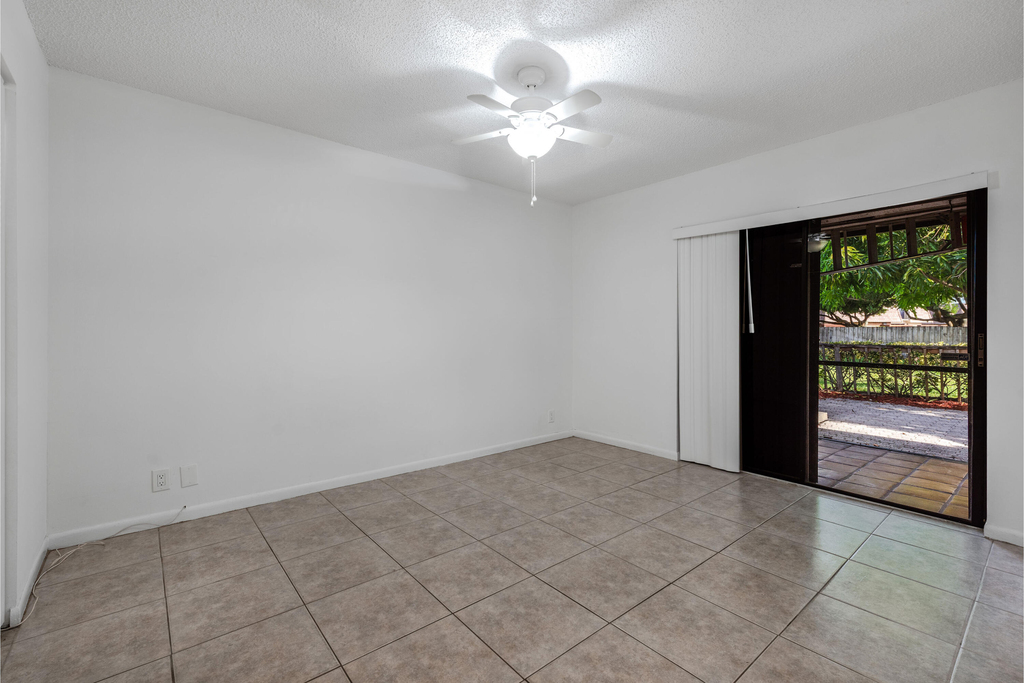 1013 Nw 53rd Street - Photo 18