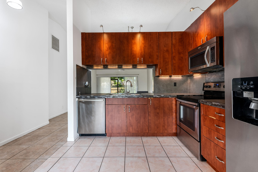 1013 Nw 53rd Street - Photo 14