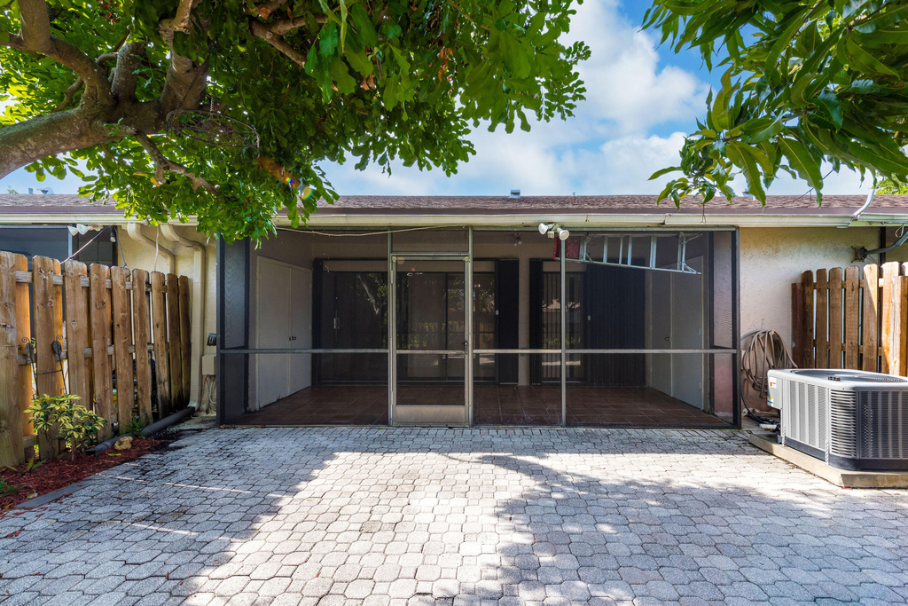 1013 Nw 53rd Street - Photo 7