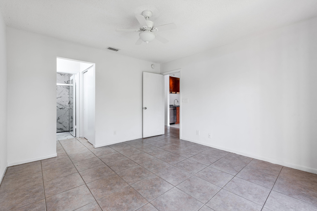 1013 Nw 53rd Street - Photo 23