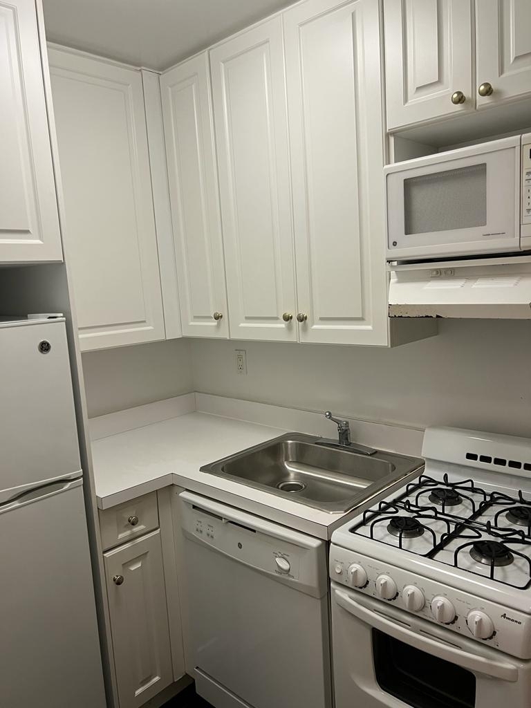 East 84th Street - Photo 2