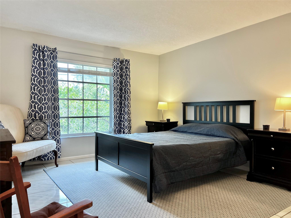 2271 Ne 68th Street - Photo 3