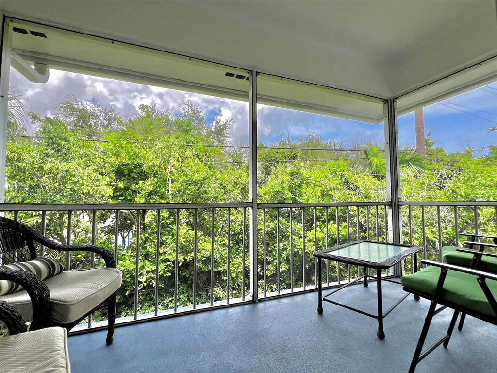 2271 Ne 68th Street - Photo 5
