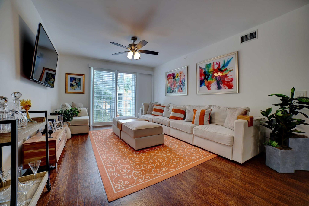 720 S Sapodilla Avenue - Photo 2