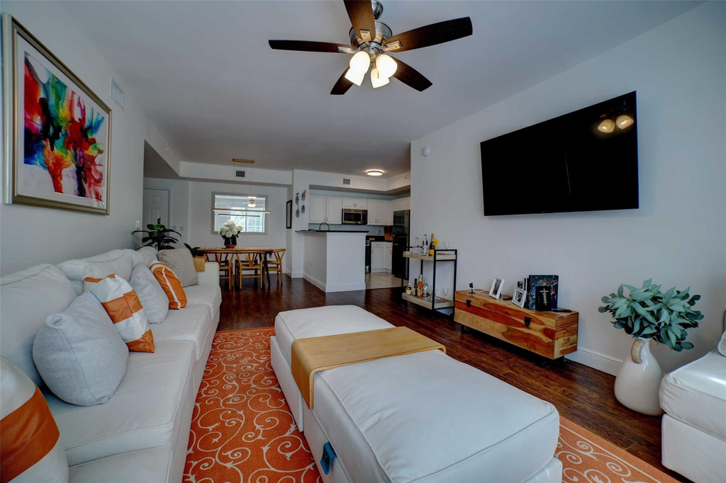 720 S Sapodilla Avenue - Photo 3