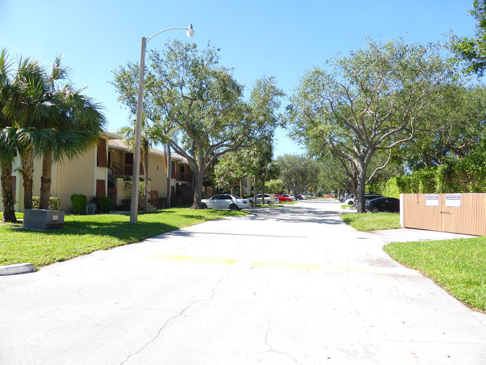 3939 Ne 5th Avenue - Photo 2
